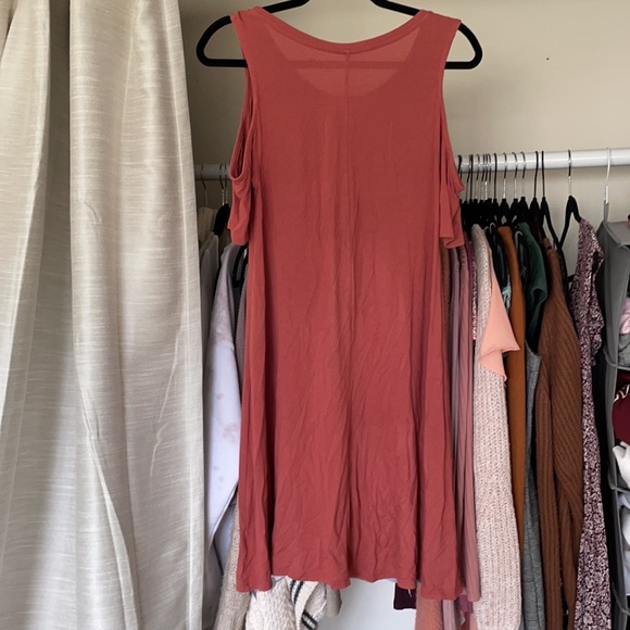 Red dress - Picture 2 of 3